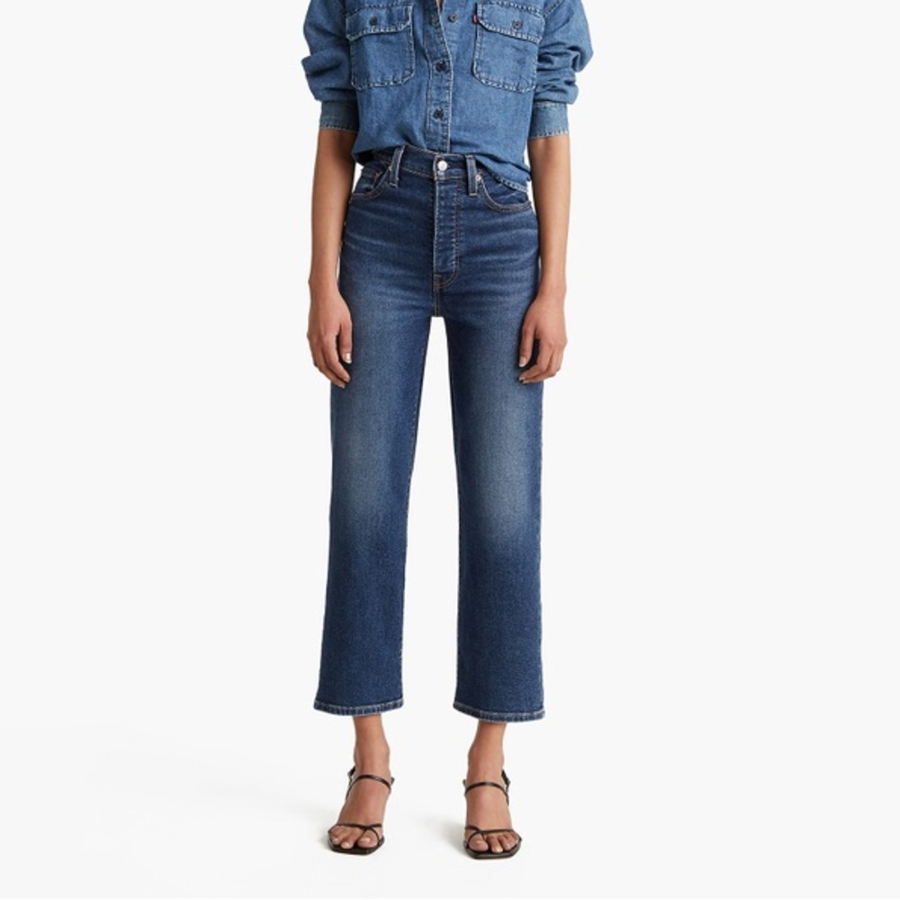Levi’s Ribcage Straight Jeans size 27 X 27, medium to dark blue clean wash.